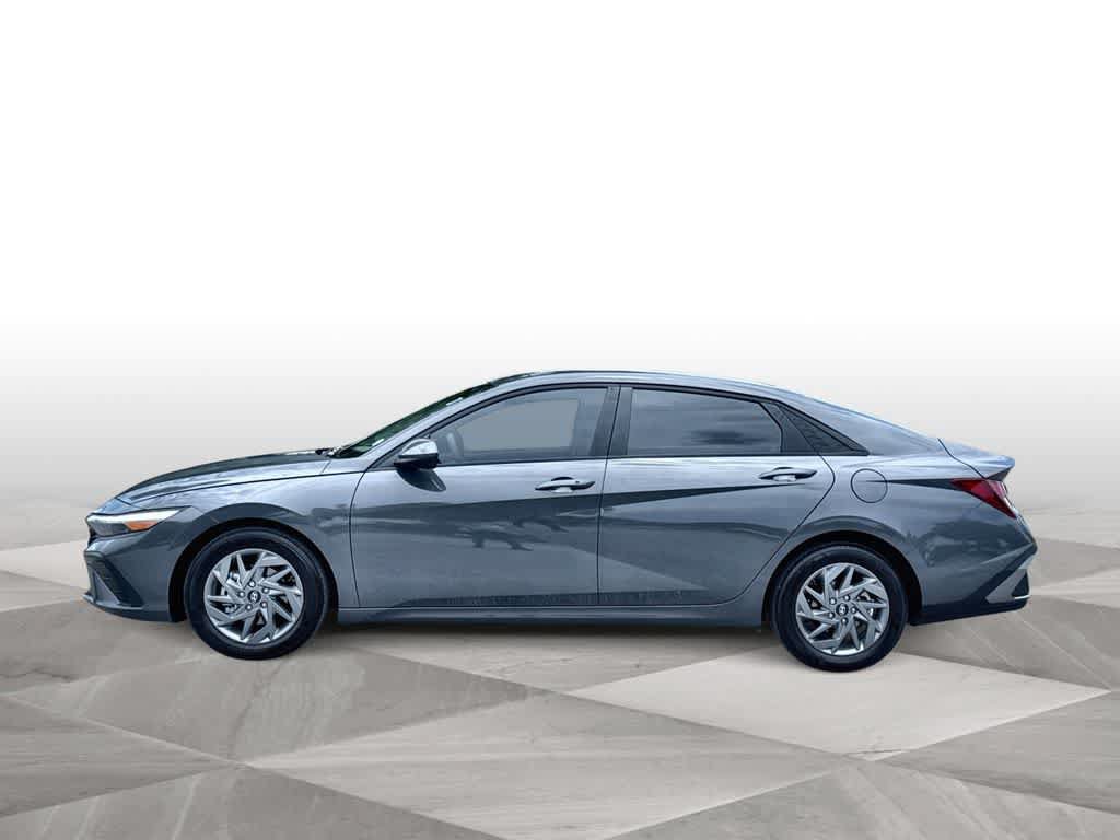 Used 2024 Hyundai Elantra SEL FWD image 5
