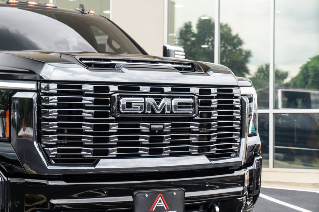 Used 2024 GMC Sierra 3500 Denali Ultimate AWD/4WD image 4