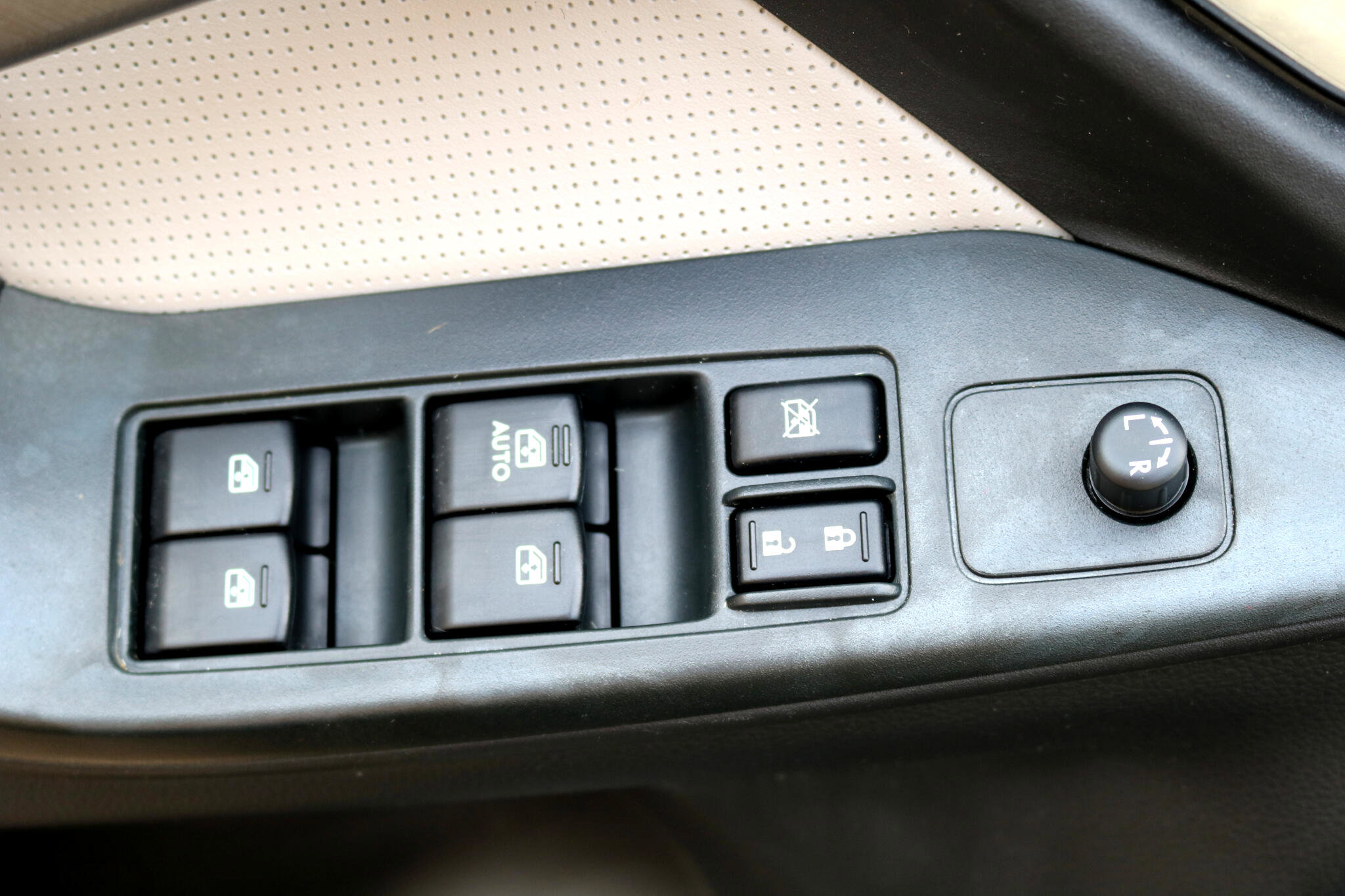 Used 2014 Subaru Forester 2.5i Limited image 12