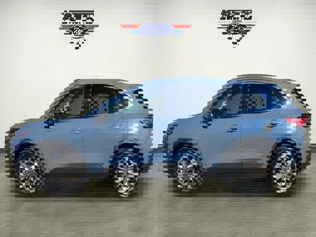 Used 2025 Ford Escape Platinum image 2