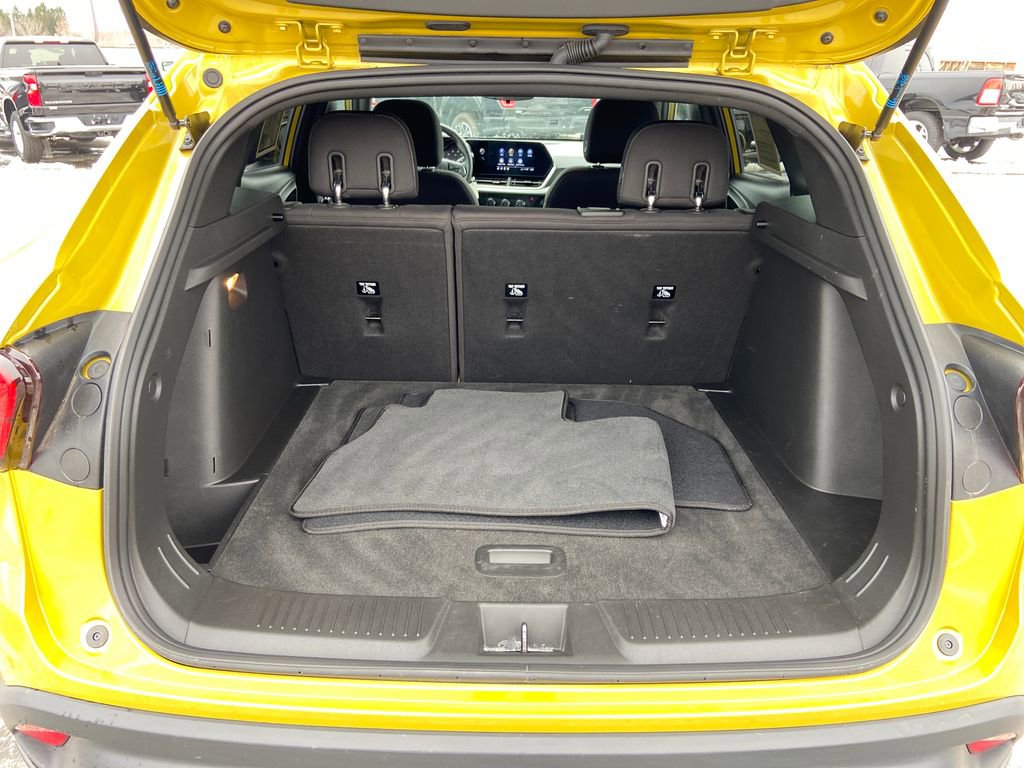 Used 2024 Chevrolet Trax RS w/ Sunroof Package image 18