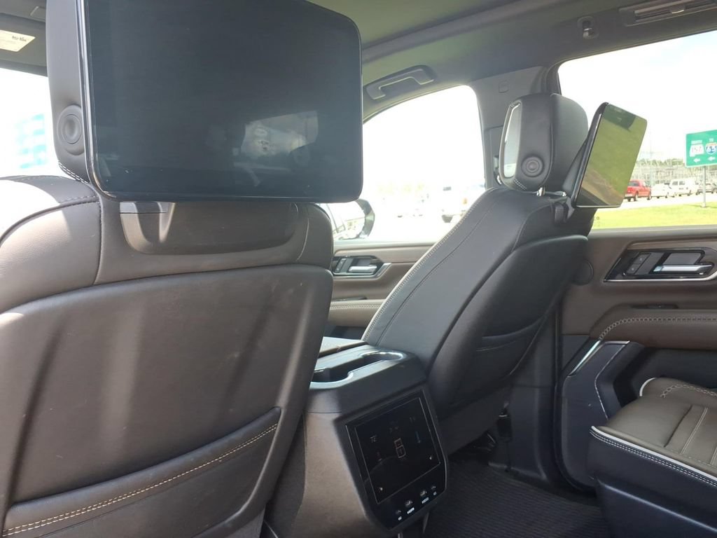 Used 2025 GMC Yukon Denali Ultimate AWD/4WD image 21
