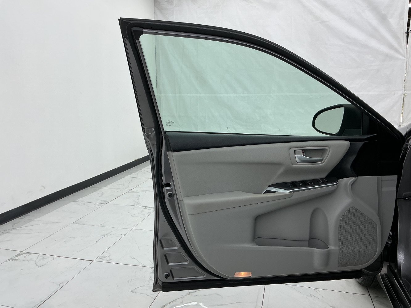 Used 2016 Toyota Camry LE FWD image 18