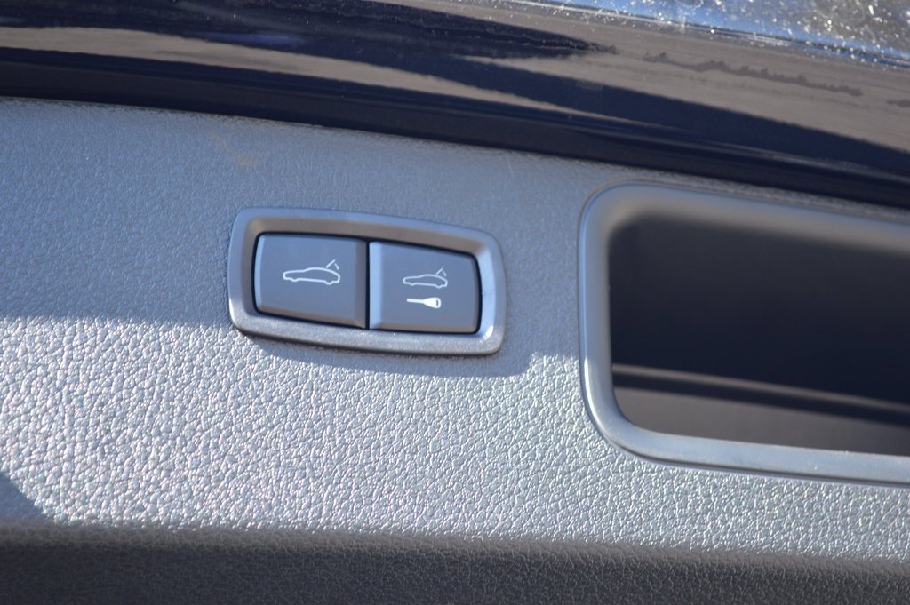 Used 2025 Porsche Macan image 41