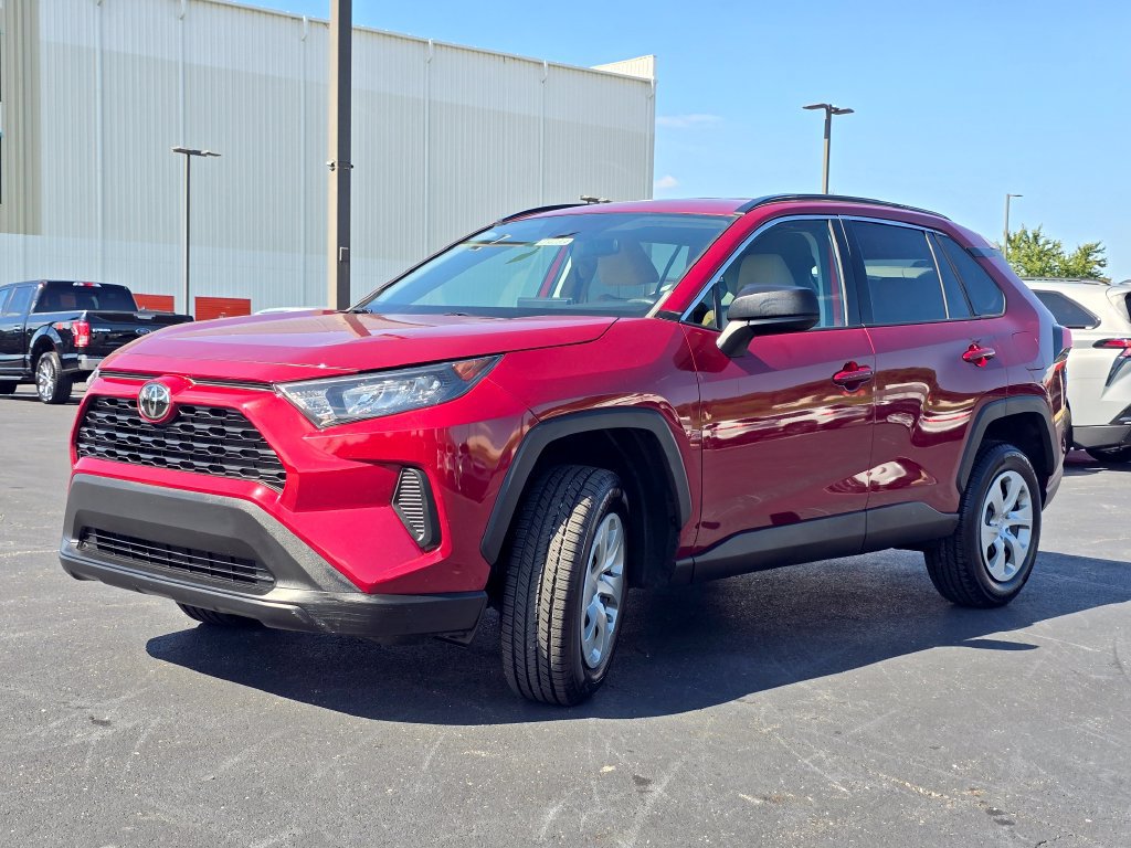 Used 2021 Toyota RAV4 LE AWD/4WD image 4