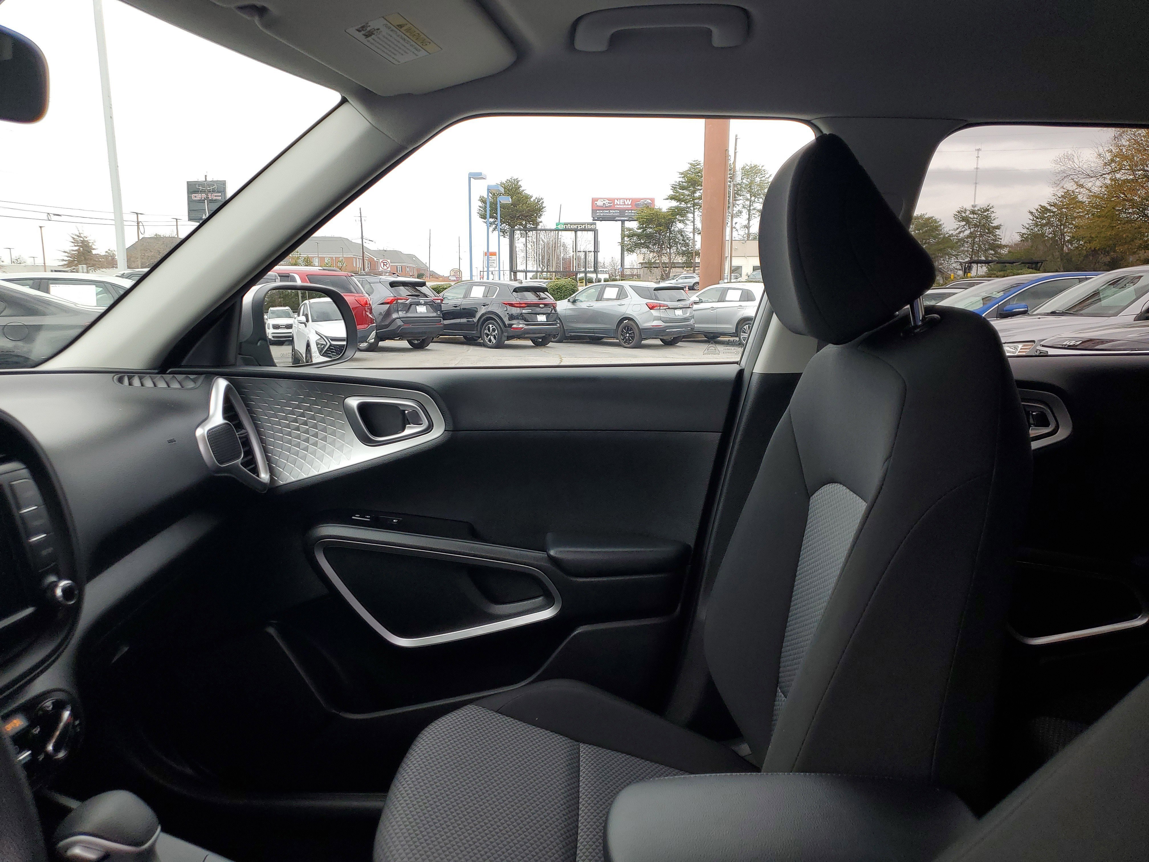 Used 2023 Kia Soul LX image 17