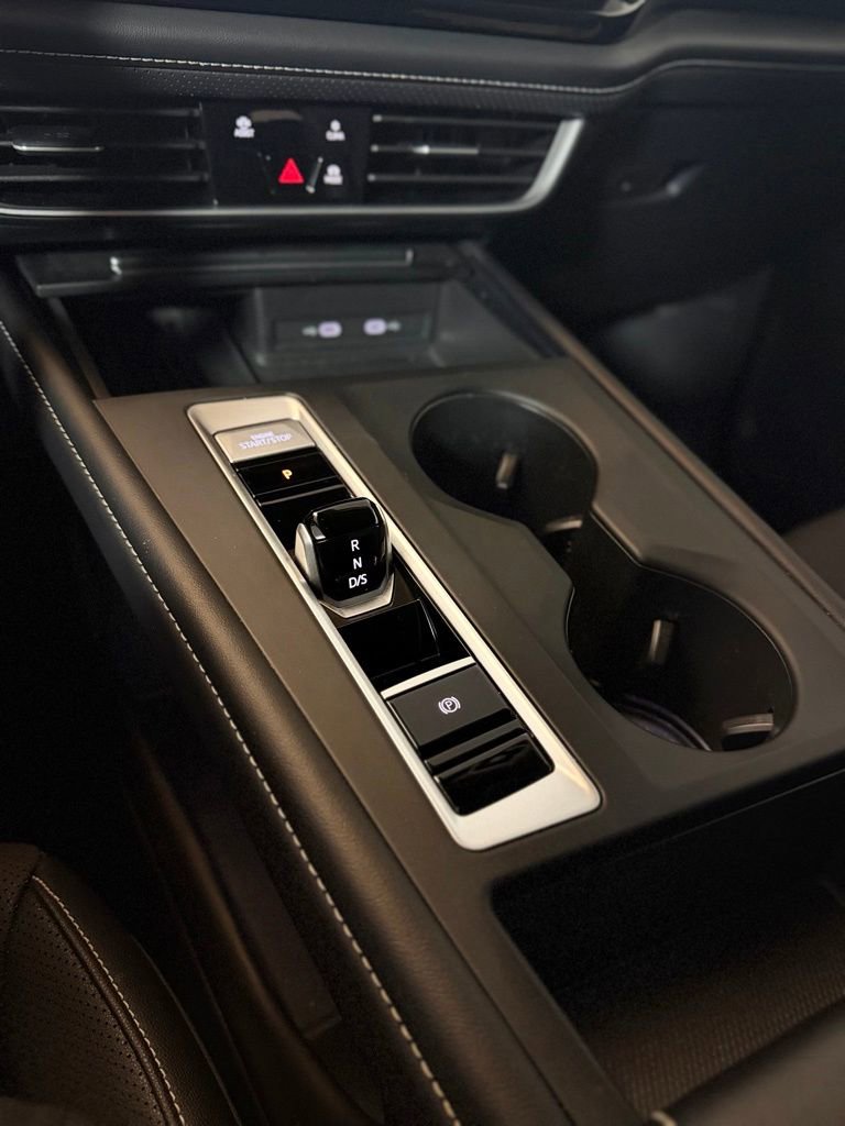 Used 2025 Volkswagen Atlas SE image 13