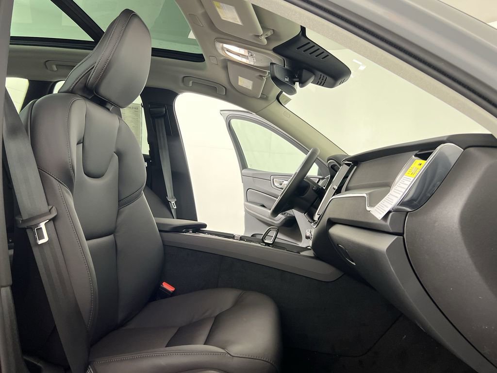 Certified 2025 Volvo XC60 B5 Core w/ Climate Package image 28