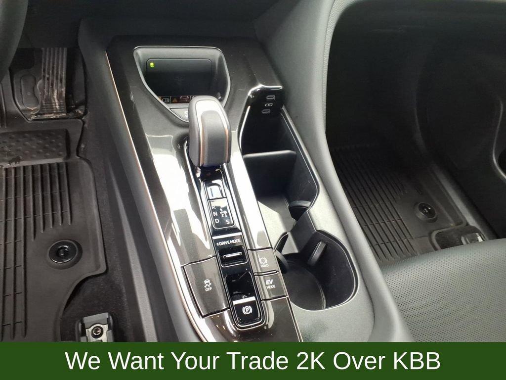 Used 2025 Toyota Crown Signia w/ Advanced Technology Package AWD/4WD image 14