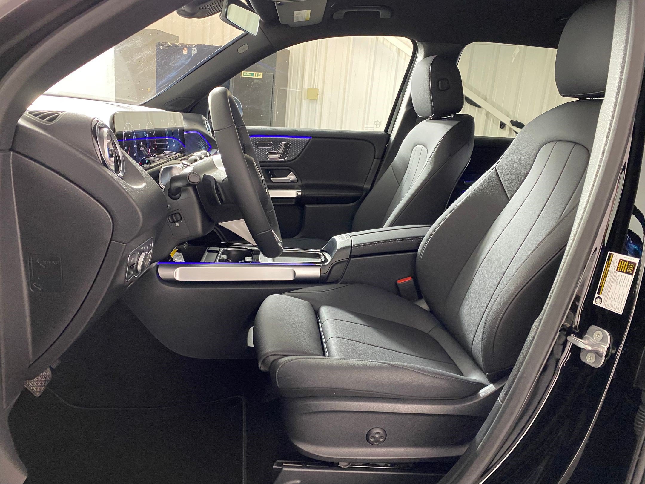 Certified 2025 Mercedes-Benz GLB 250 4MATIC image 4