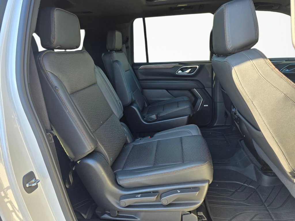 Used 2024 Chevrolet Suburban High Country AWD/4WD image 29