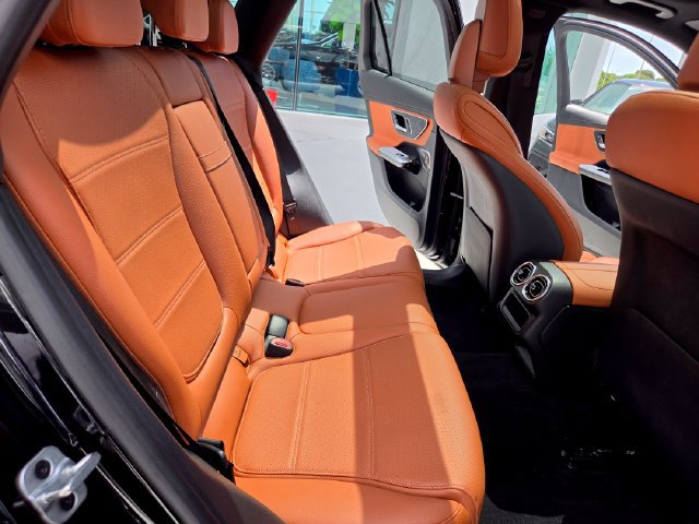 Used 2023 Mercedes-Benz GLC 300 image 27