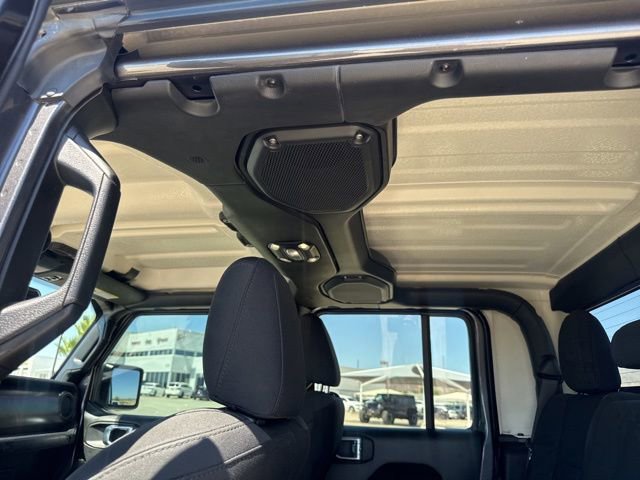 Certified 2022 Jeep Gladiator Sport AWD/4WD image 10