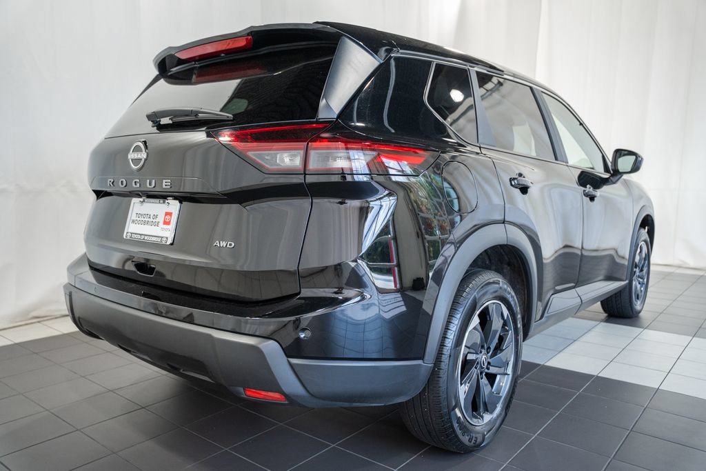 Used 2025 Nissan Rogue SV AWD/4WD image 4