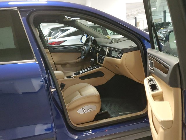 Used 2023 Porsche Macan AWD/4WD image 24