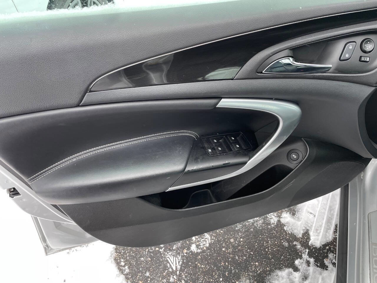 Used 2015 Buick Regal Premium w/ Experience Buick Package image 2