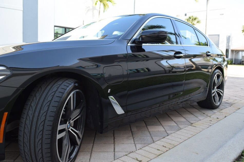 Used 2018 BMW 530e w/ Premium Package 2 RWD image 17