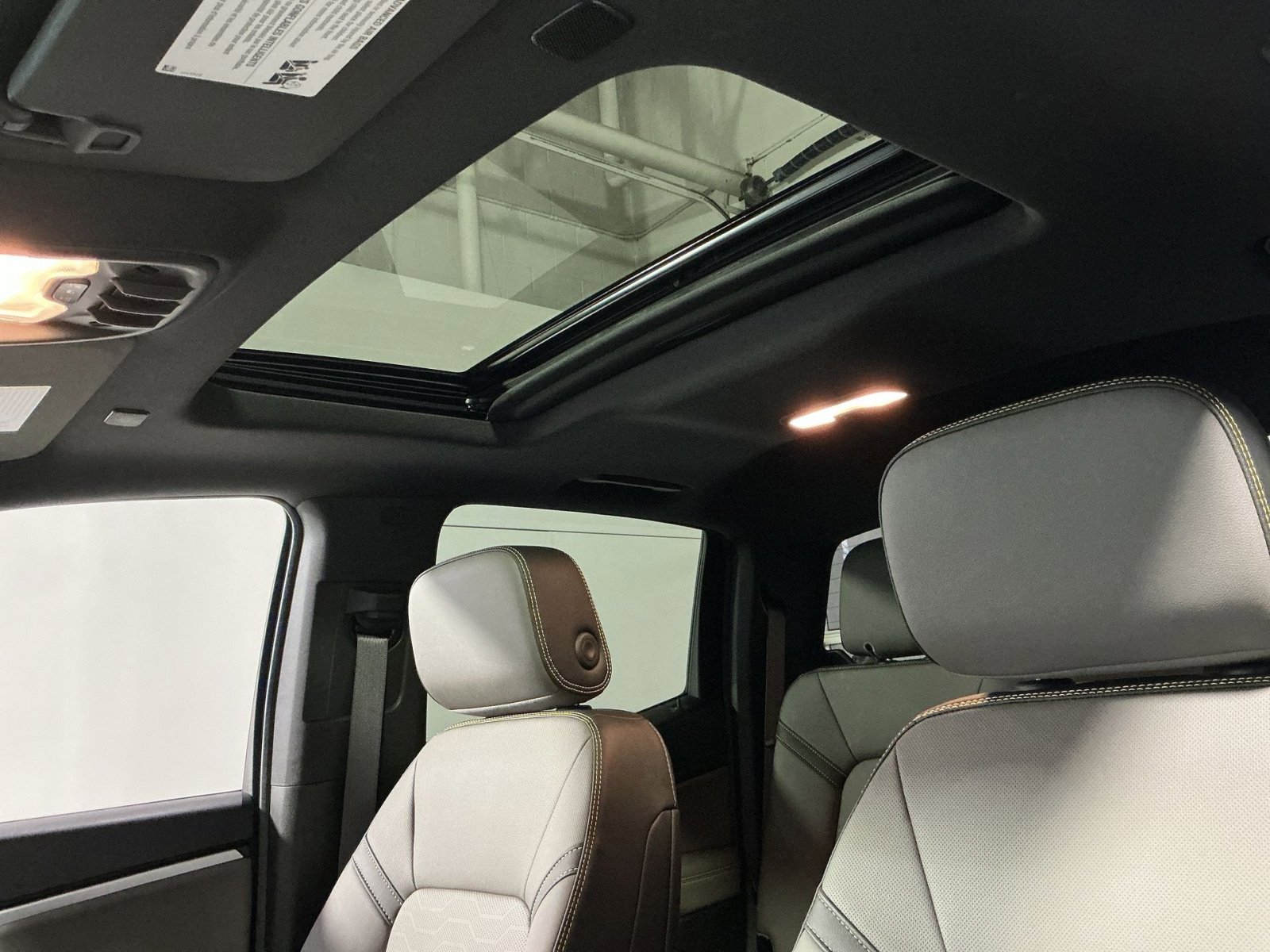 Used 2025 Chevrolet Colorado ZR2 w/ Technology Package image 31