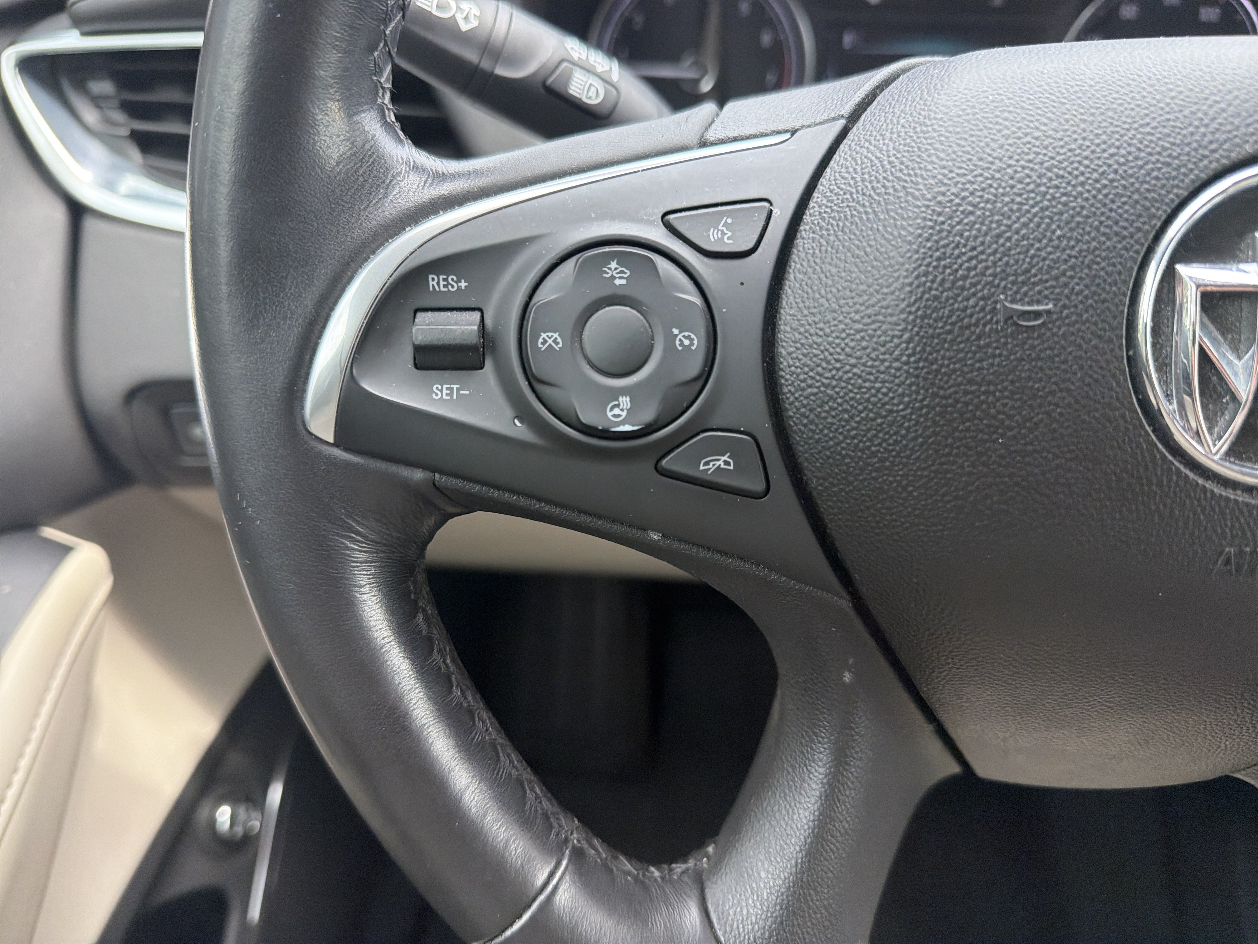 Used 2018 Buick Enclave Premium AWD/4WD image 19