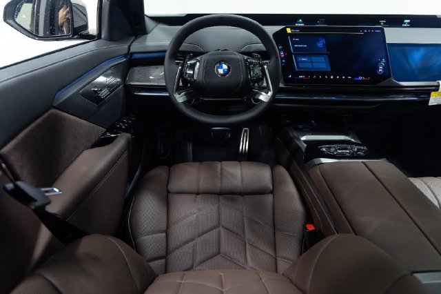 New 2027 BMW 740i xDrive w/ Executive Package AWD/4WD image 4