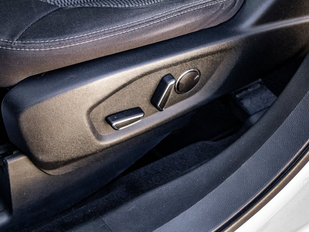 Used 2018 Ford Explorer XLT image 21