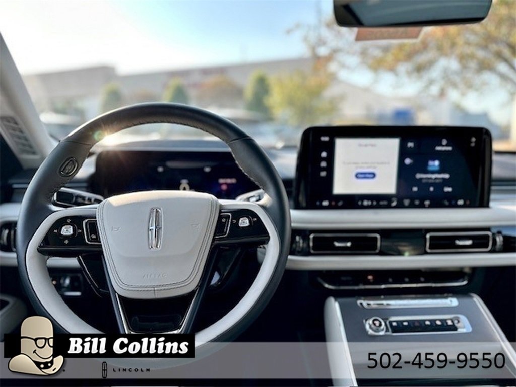 New 2025 Lincoln Aviator AWD w/ Jet Appearance Package image 11