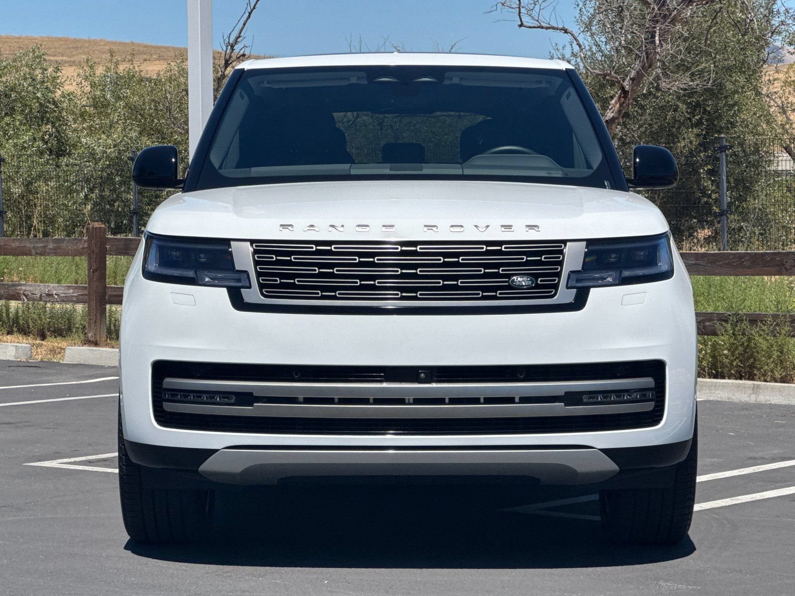 Used 2025 Land Rover Range Rover SE AWD/4WD image 9