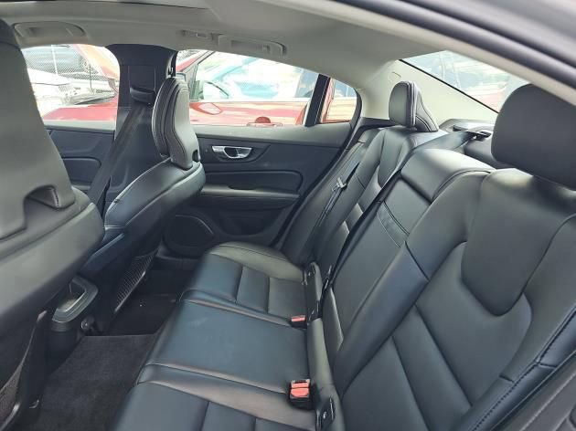 Used 2025 Volvo S60 B5 Core image 12