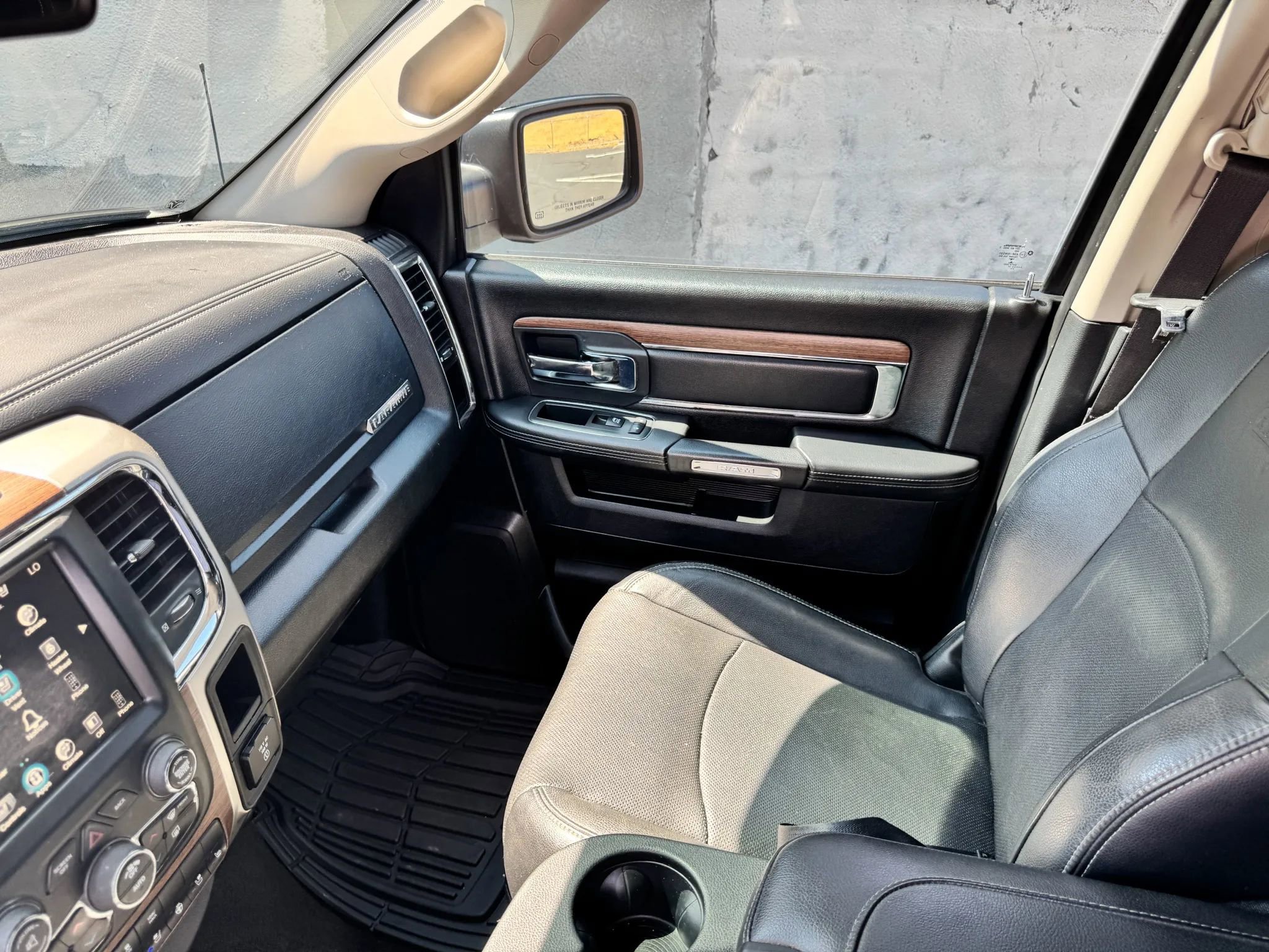 Used 2017 RAM 1500 Laramie image 18