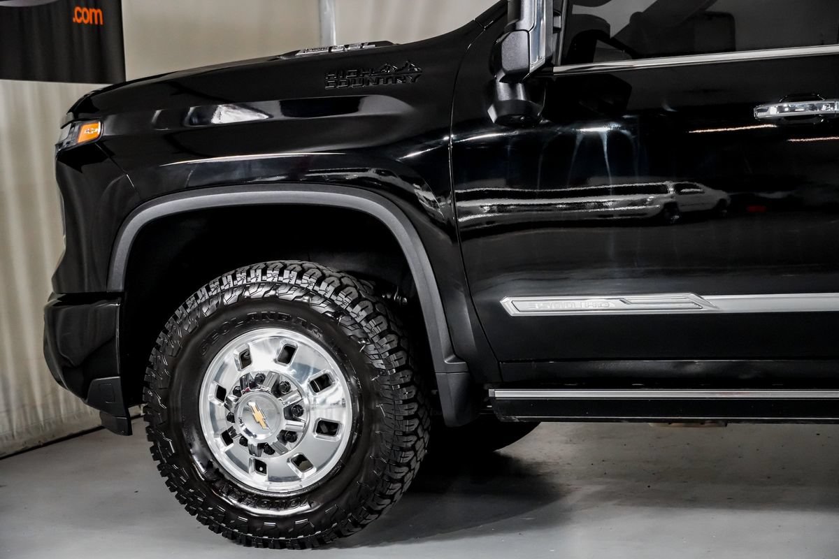 Used 2025 Chevrolet Silverado 3500 High Country w/ Technology Package AWD/4WD image 12