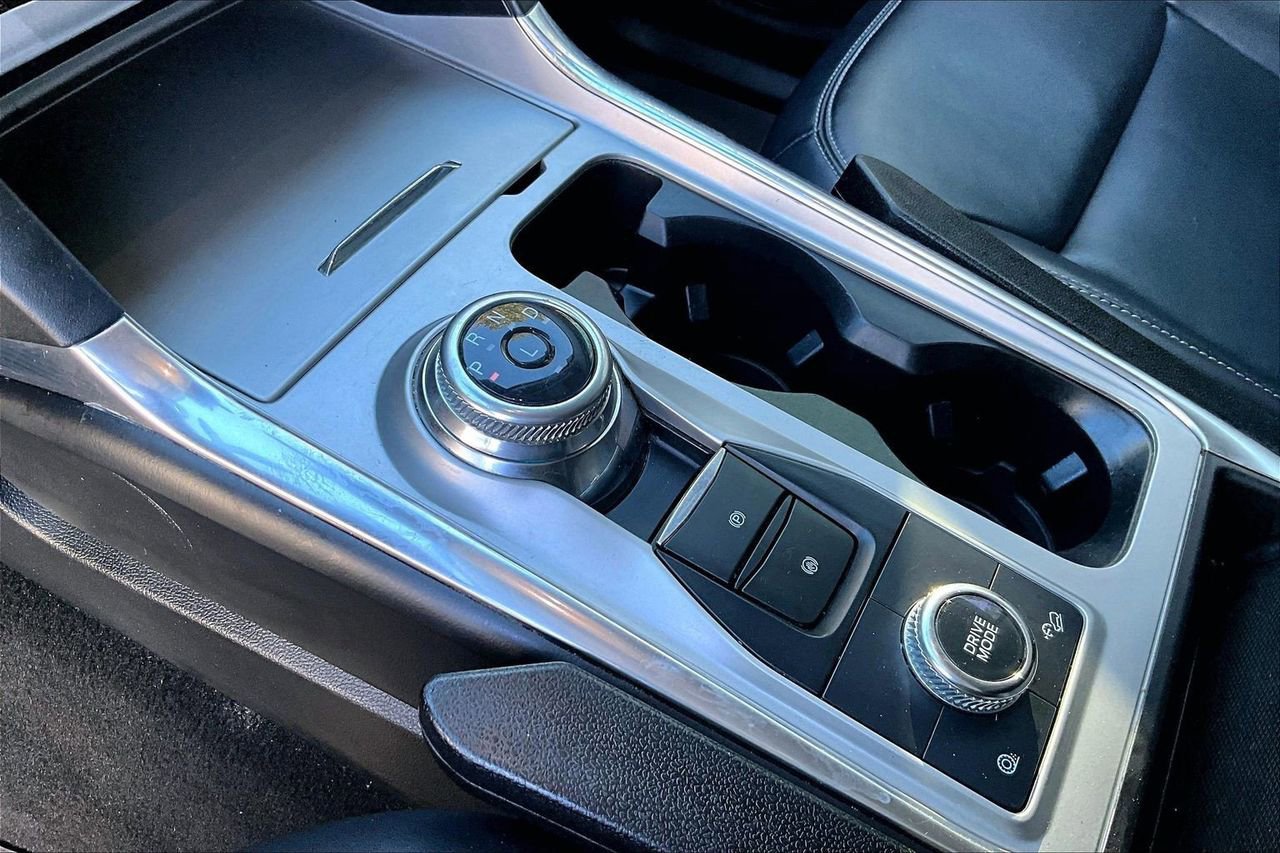 Used 2022 Ford Explorer XLT w/ Equipment Group 202A image 32