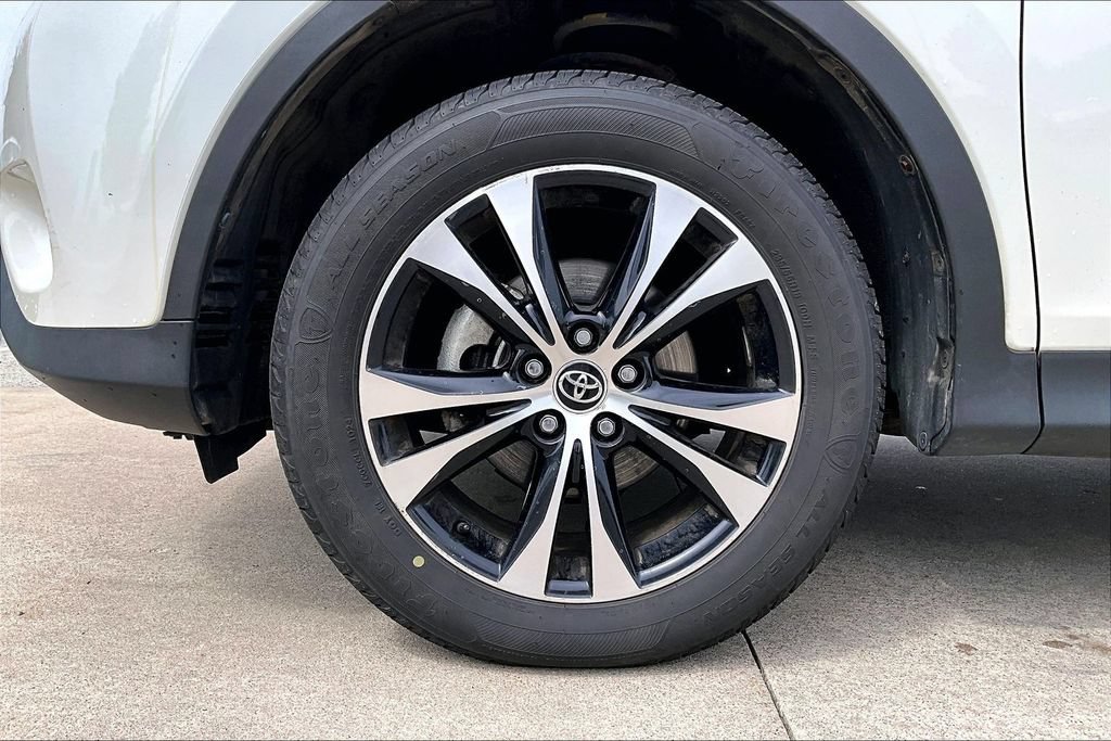Used 2015 Toyota RAV4 Limited AWD/4WD image 10