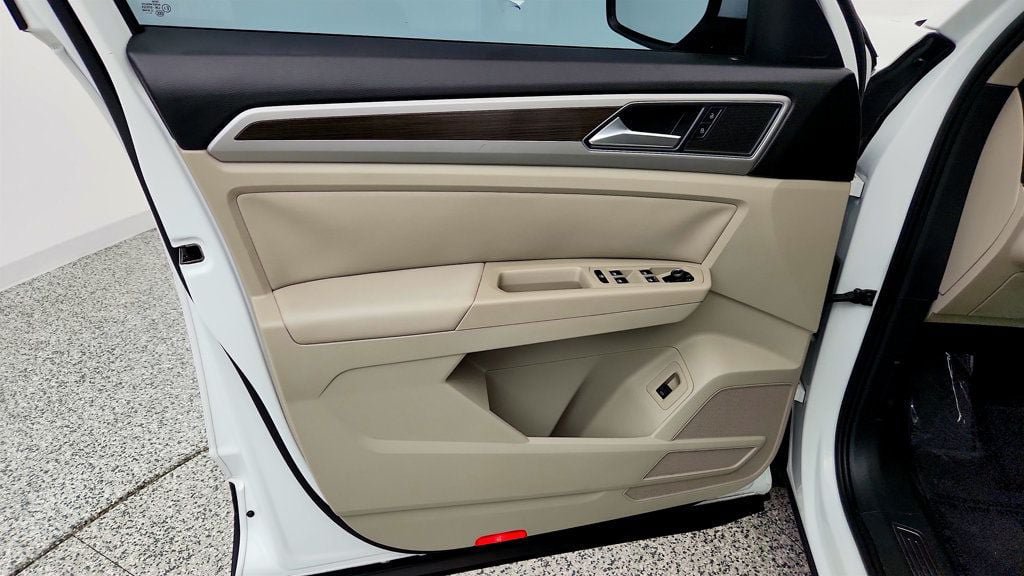 Used 2018 Volkswagen Atlas SEL FWD image 11