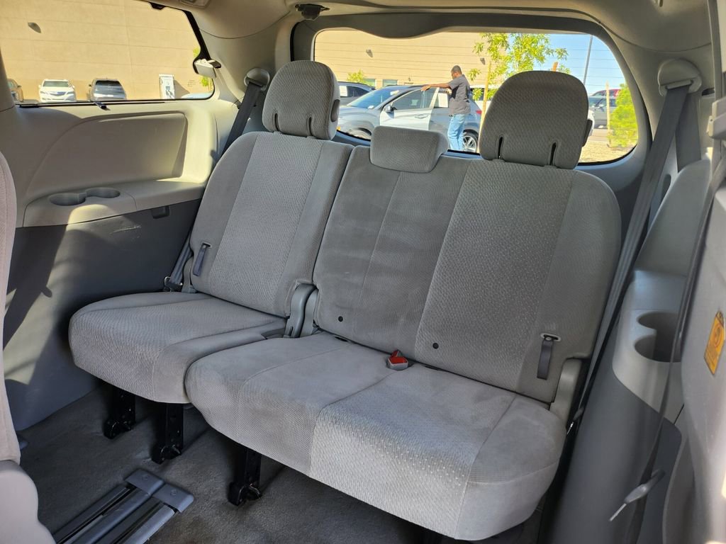 Used 2012 Toyota Sienna LE w/ Towing Pkg FWD image 14