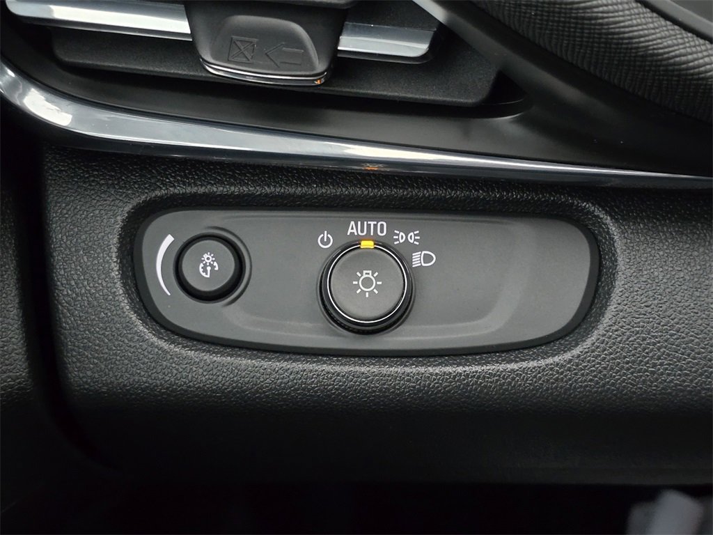 Certified 2025 Buick Envista Preferred image 15