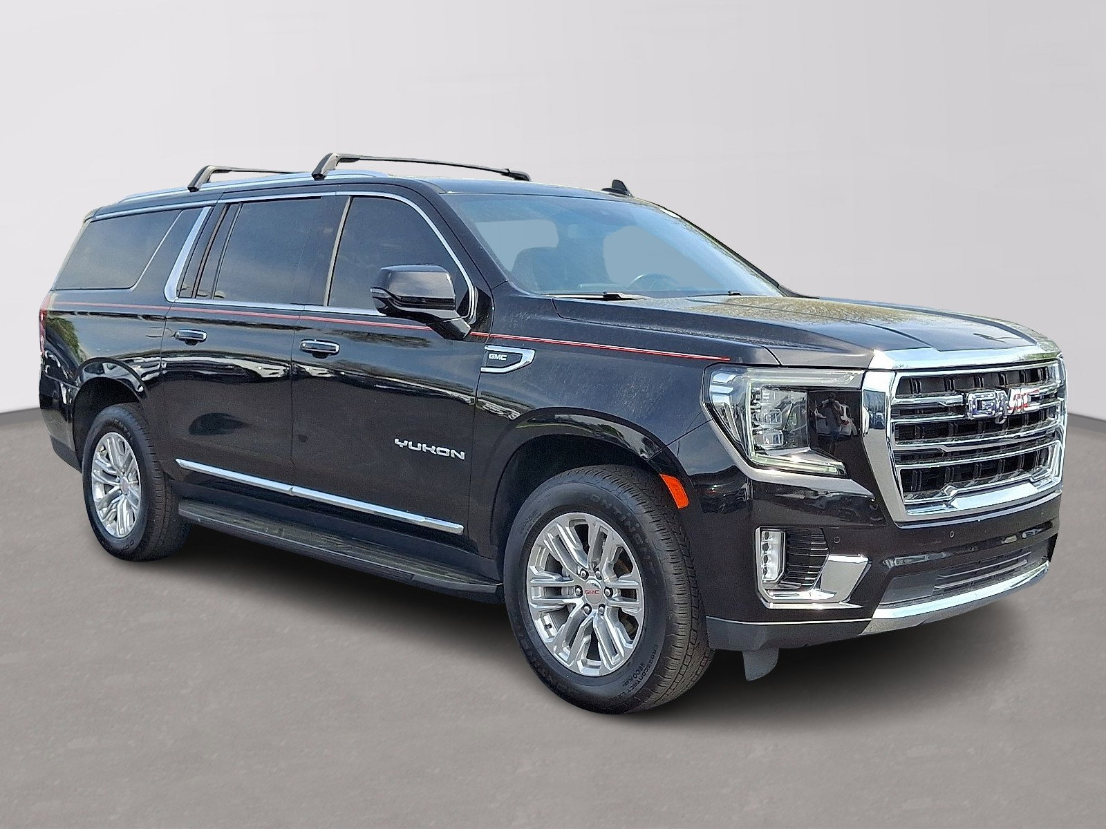 Used 2022 GMC Yukon XL SLT w/ SLT Luxury Package AWD/4WD image 3