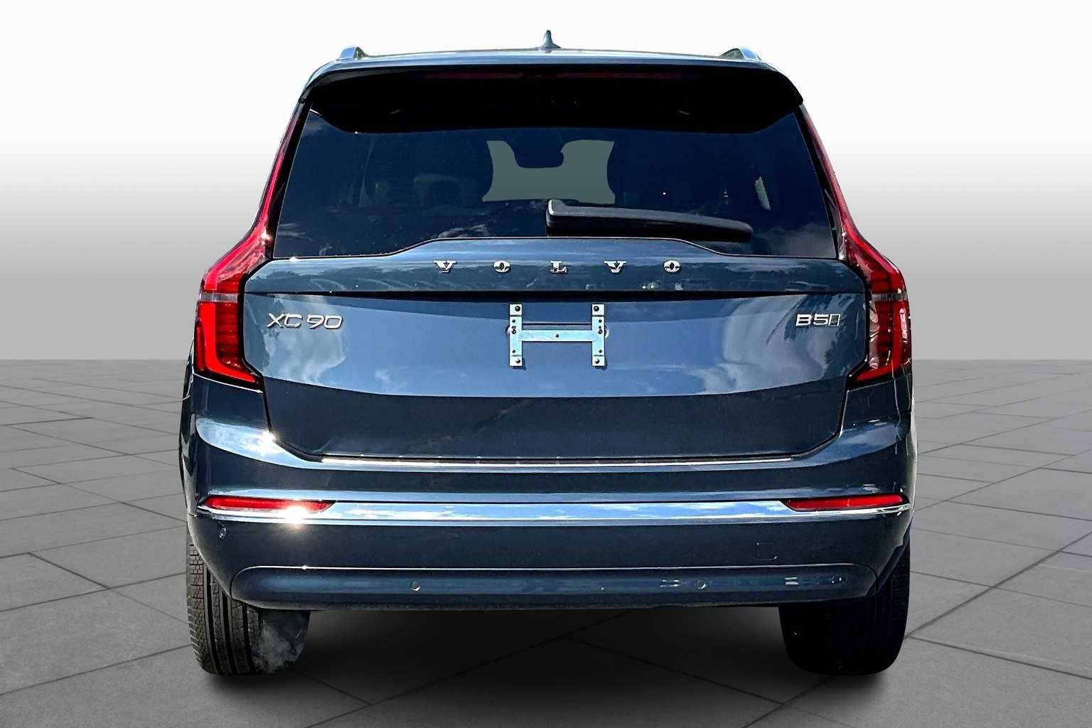 New 2026 Volvo XC90 B5 Plus w/ Protection Package Premier image 4