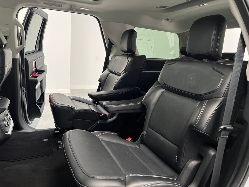 Used 2025 Ford Expedition Platinum AWD/4WD image 16