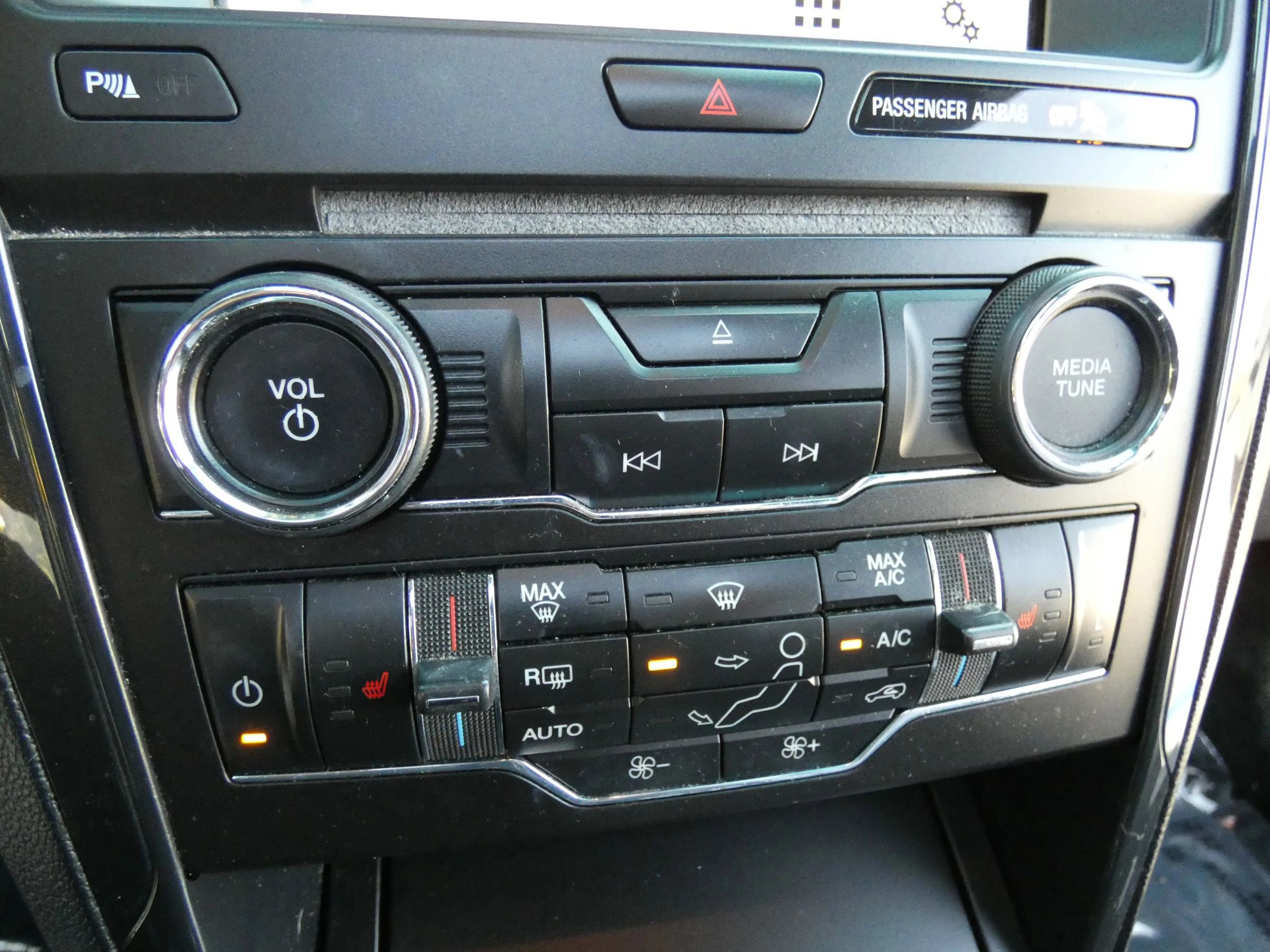 Used 2017 Ford Explorer XLT w/ Equipment Group 202A image 55