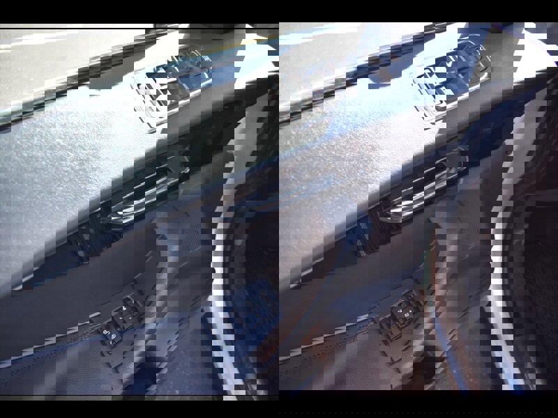 Used 2019 Jaguar F-PACE Premium image 18