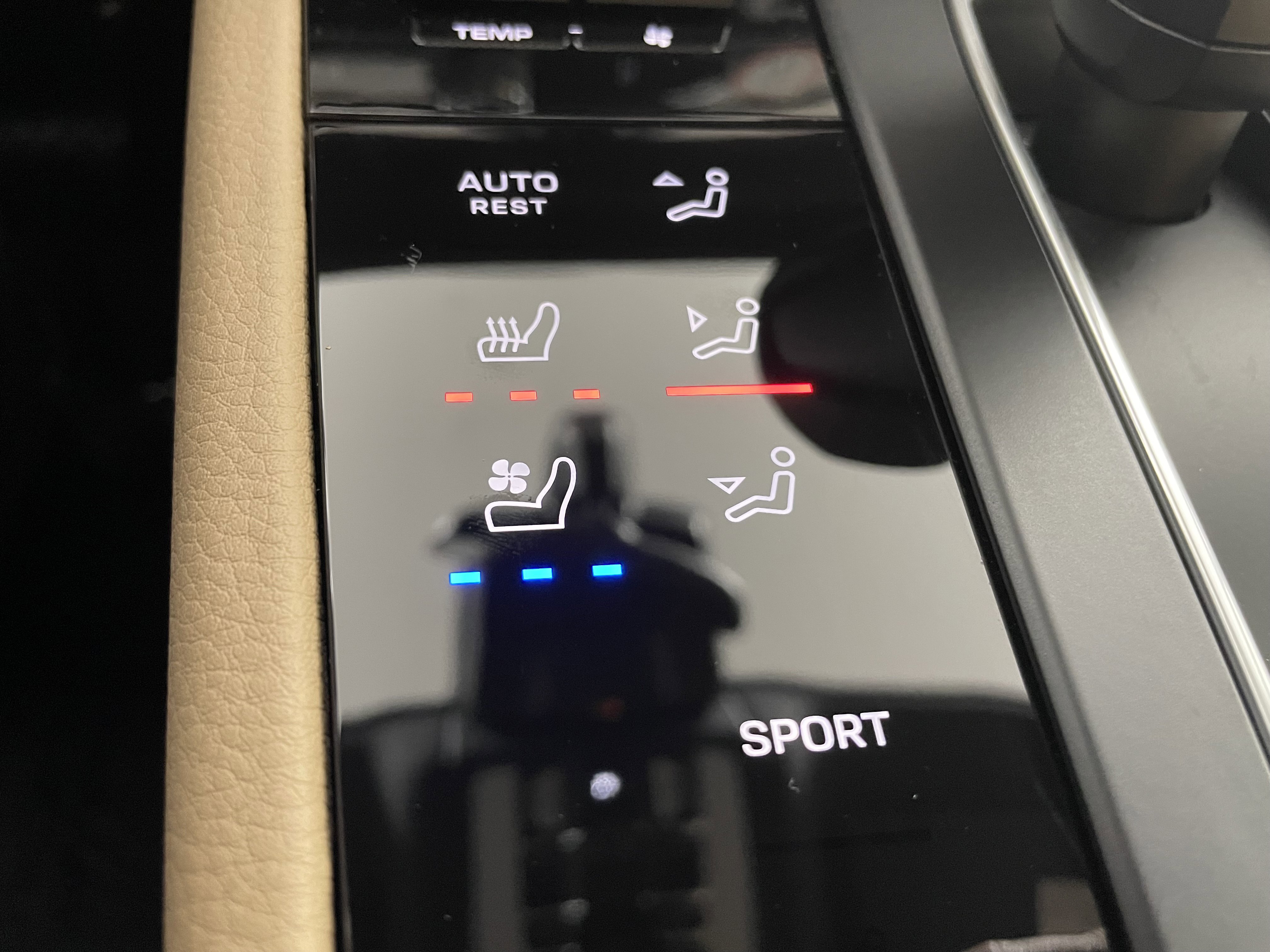 Used 2025 Porsche Macan image 23