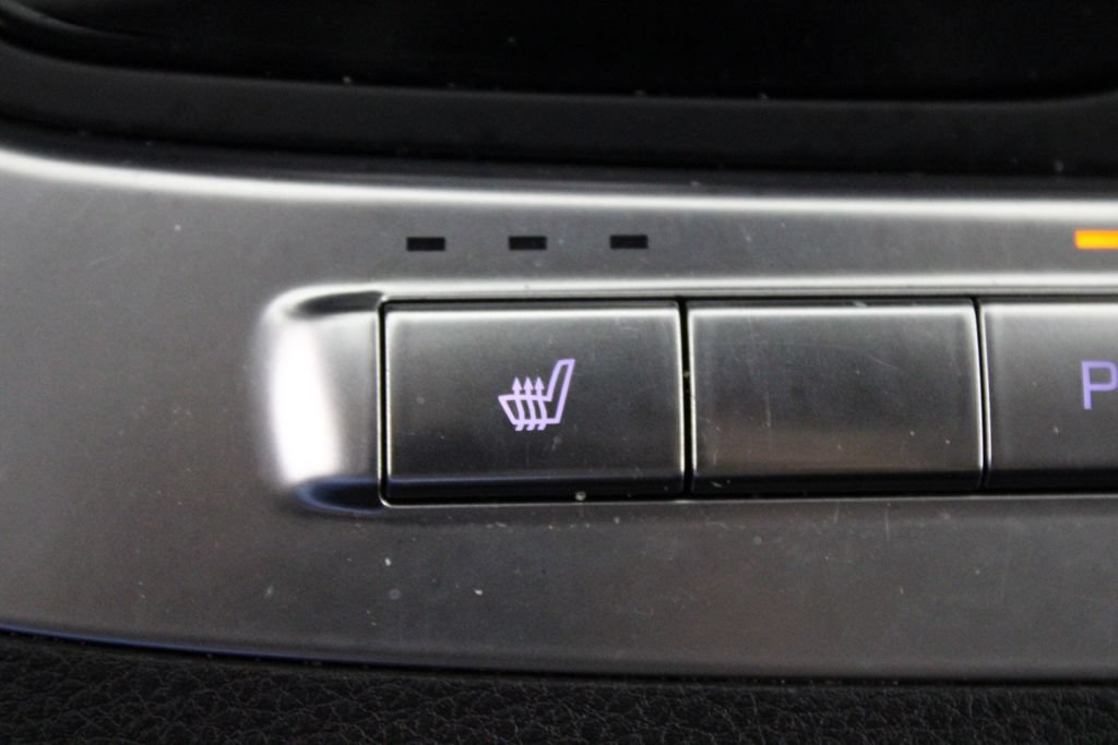 Used 2025 Kia Carnival EX FWD image 28