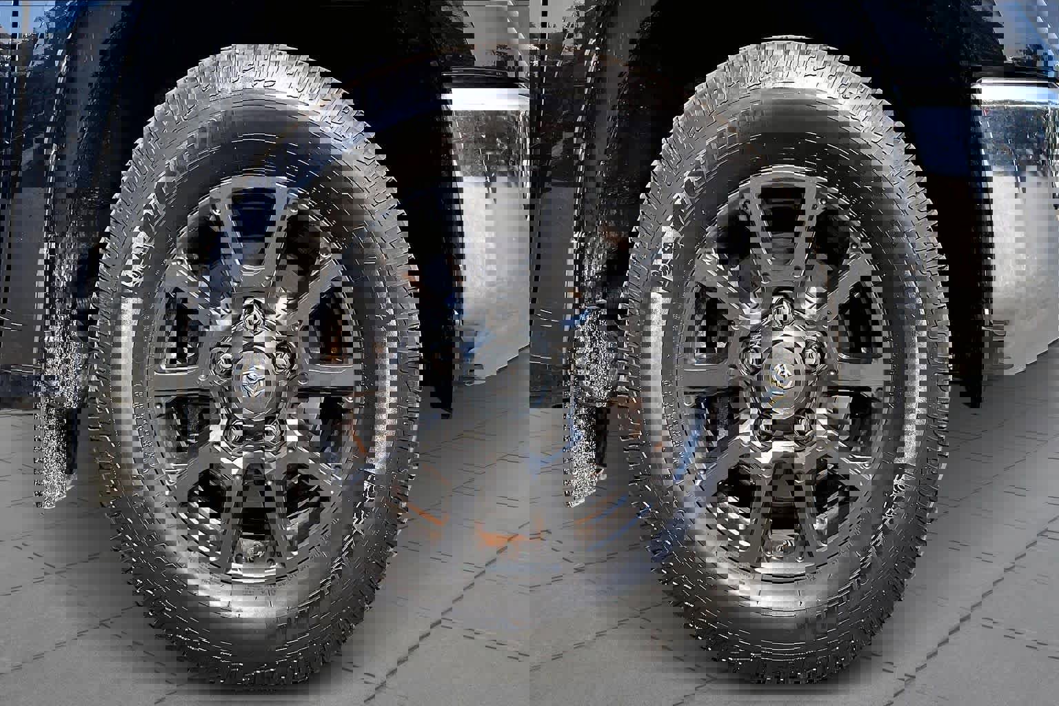 Used 2021 Toyota Tundra SR5 w/ Trail Edition image 9