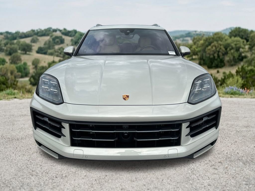 Used 2024 Porsche Cayenne AWD/4WD image 2