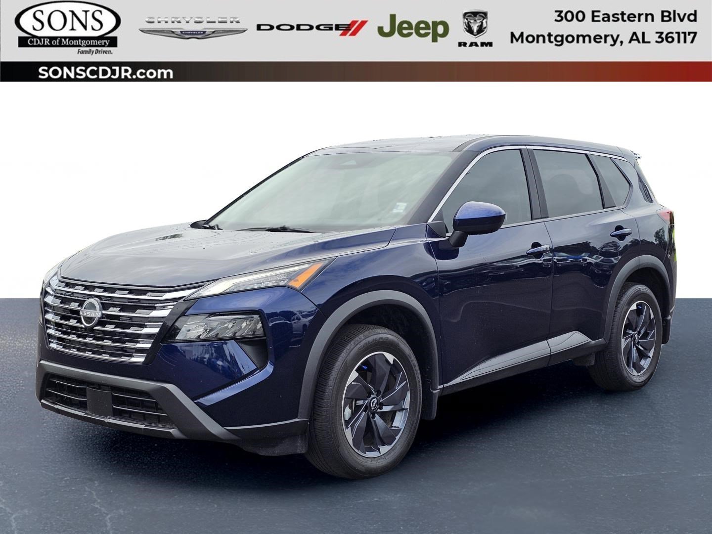 Used 2025 Nissan Rogue SV FWD image 1