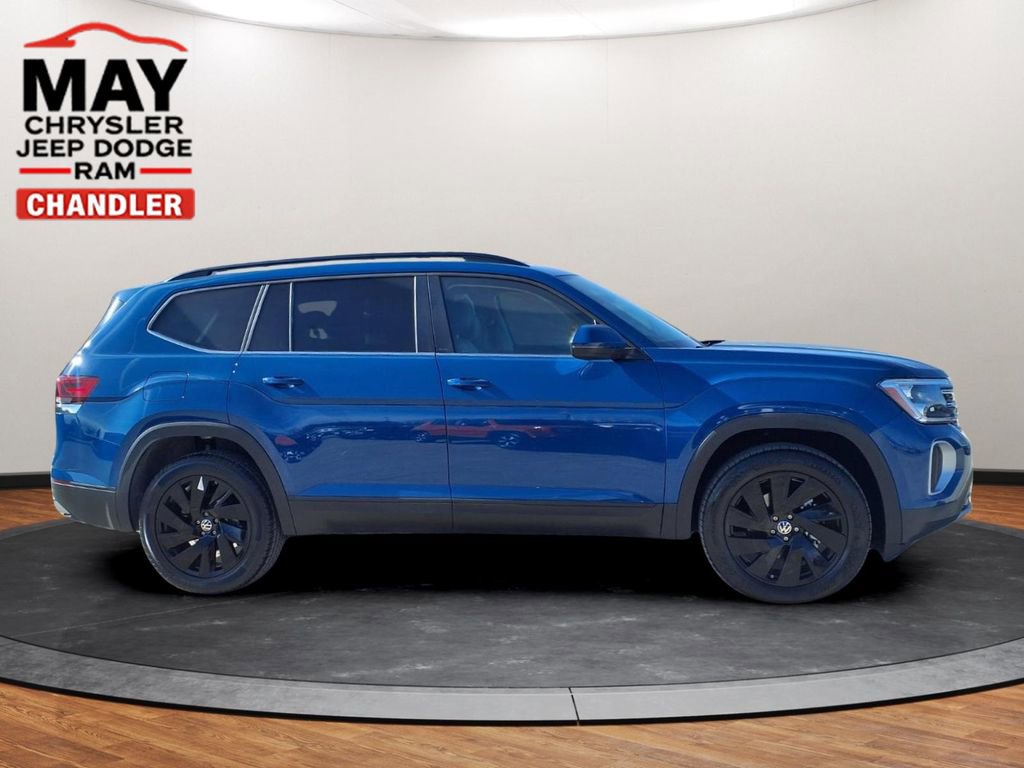 Used 2025 Volkswagen Atlas SE image 2