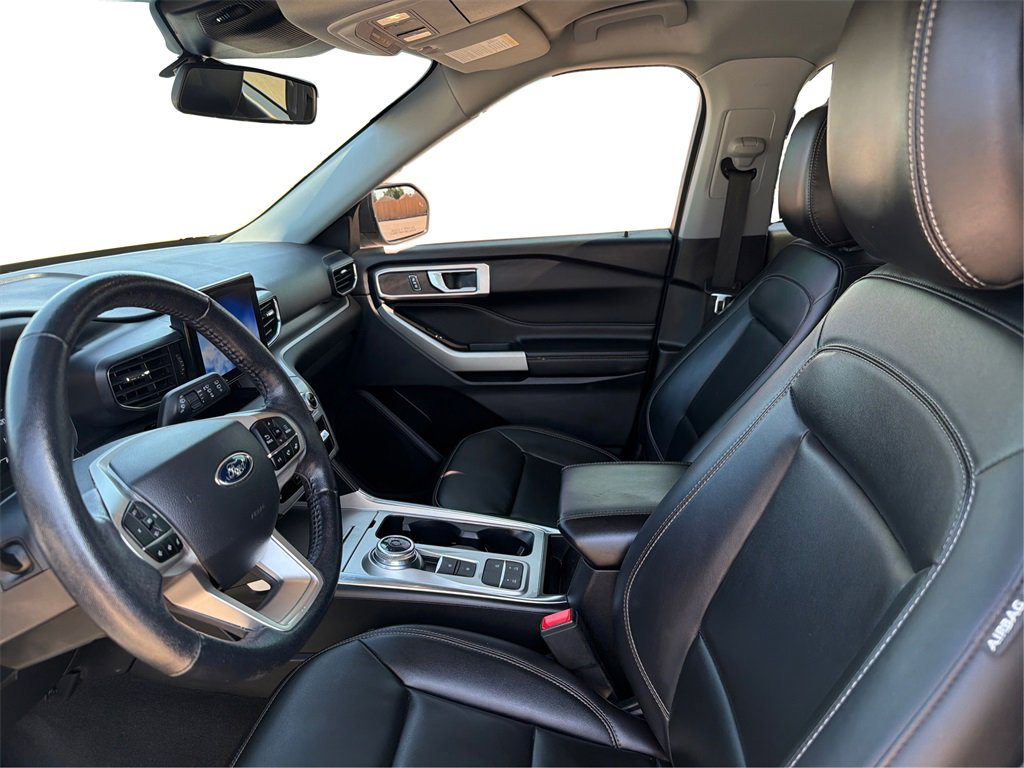 Used 2022 Ford Explorer XLT w/ Equipment Group 202A image 10