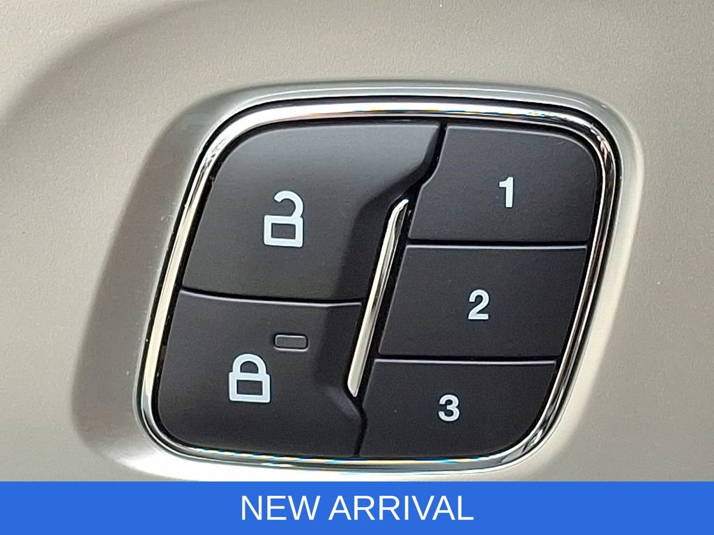 Used 2025 Lincoln Nautilus Reserve image 29