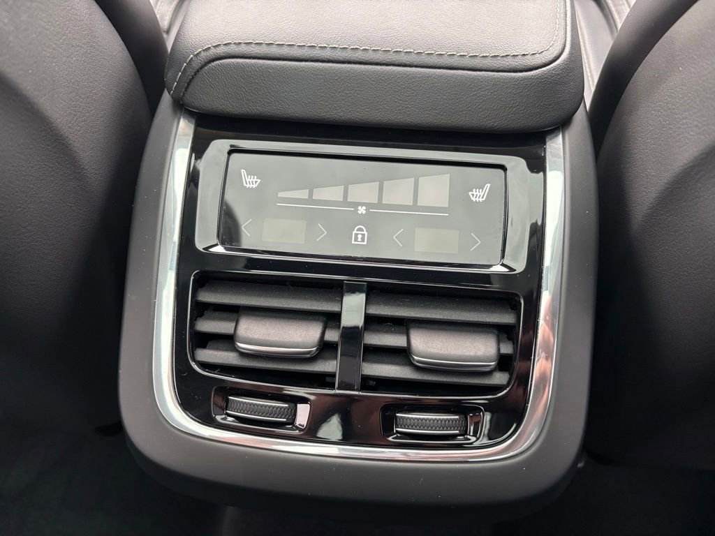 Certified 2023 Volvo XC60 B6 Ultimate w/ Climate Package AWD/4WD image 21