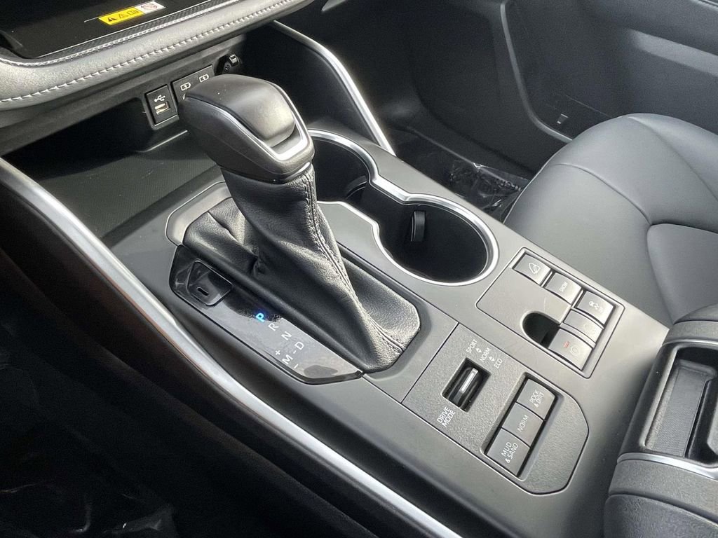 Used 2023 Toyota Highlander XLE image 39